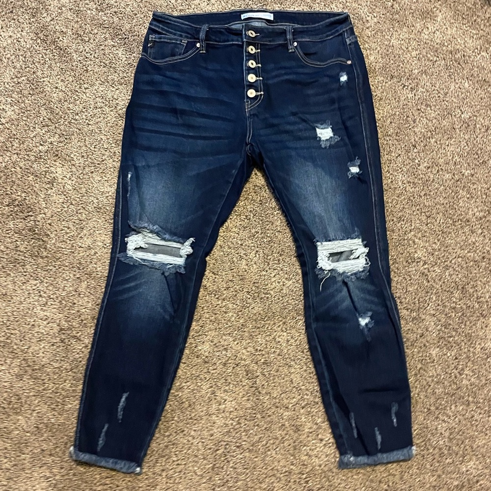 woman’s KanCan skinny jeans, size 30